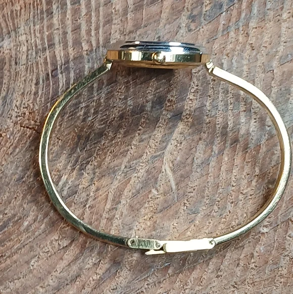 Gucci 11/12 Bezel Change Gold Tone Watch Authentic & Working - Picture 10 of 13